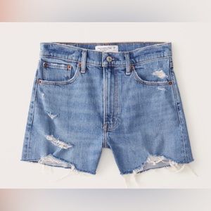 Abercrombie & Fitch High Rise 4 Inch Mom Shorts in Medium Wash